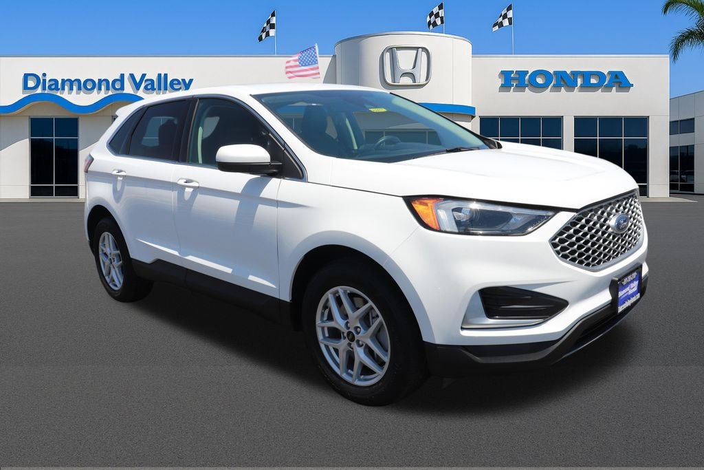 2024 Ford Edge SEL in Oxford White — front three-quarter view