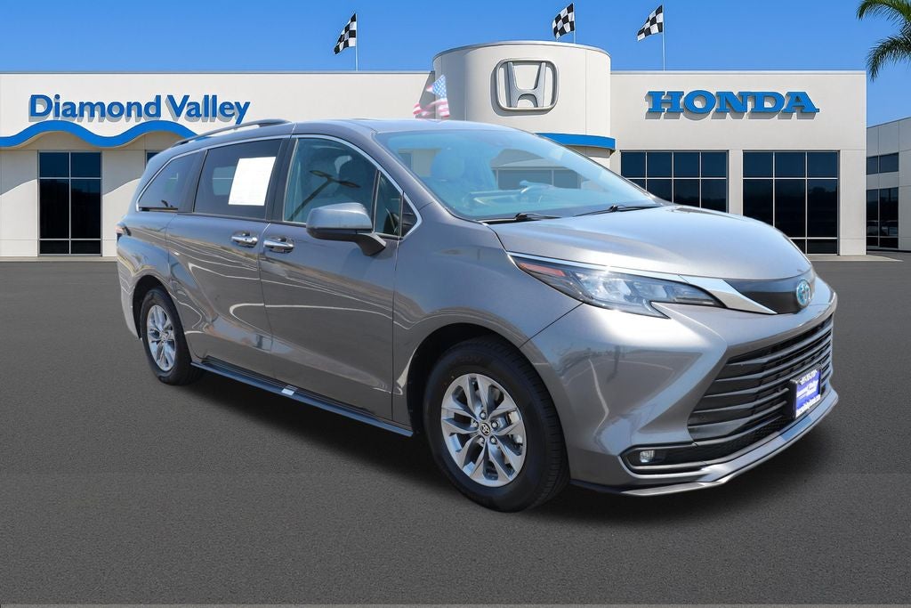 2025 Toyota Sienna XLE 8 Passenger in Magnetic Gray Metallic — front three-quarter view