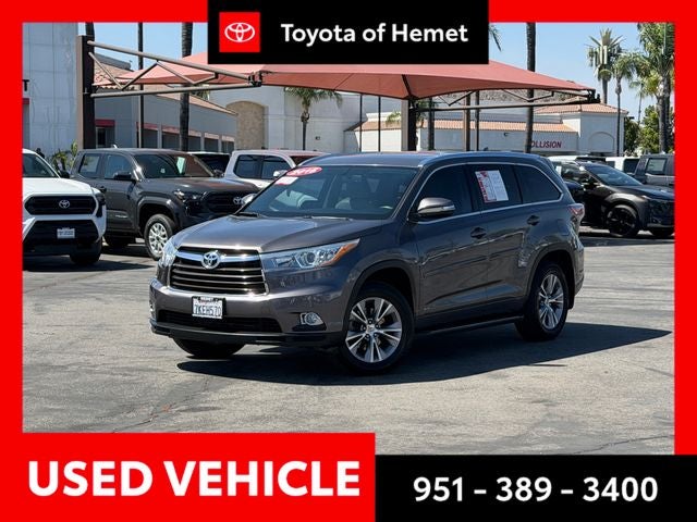 2015 Toyota HIGHLANDER XLE V6 in Predawn Gray Mica — front three-quarter view