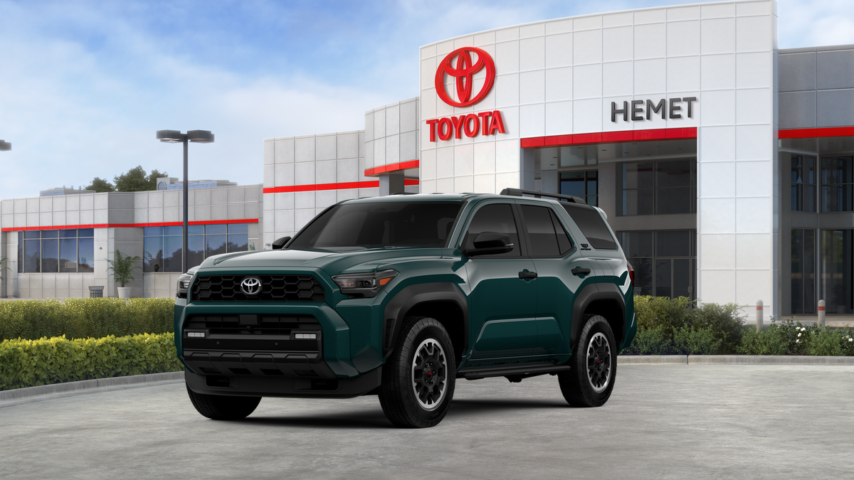 2026 Toyota 4Runner TRD Off-Road in Everest — front three-quarter view