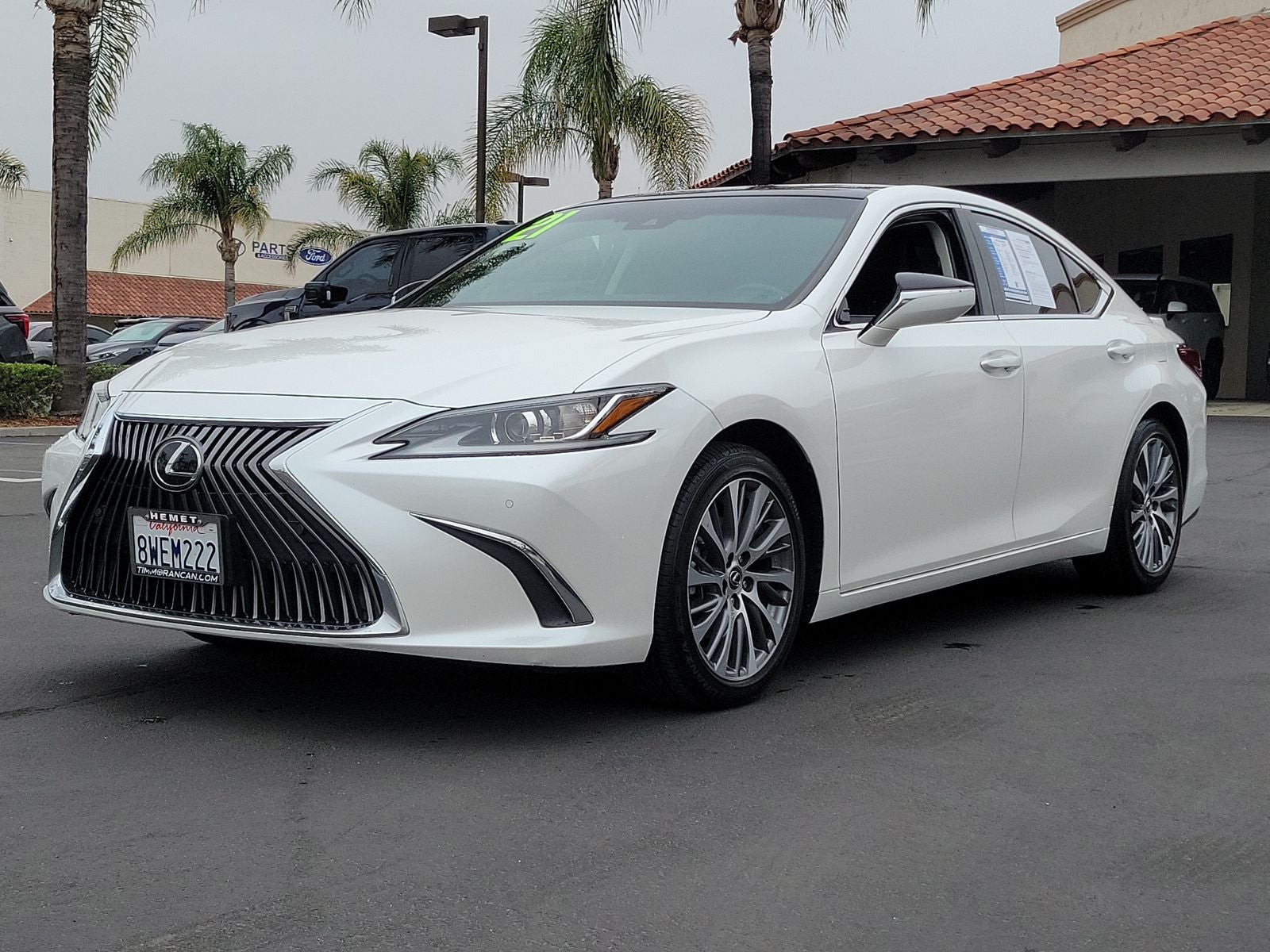 2021 Lexus ES — detail view